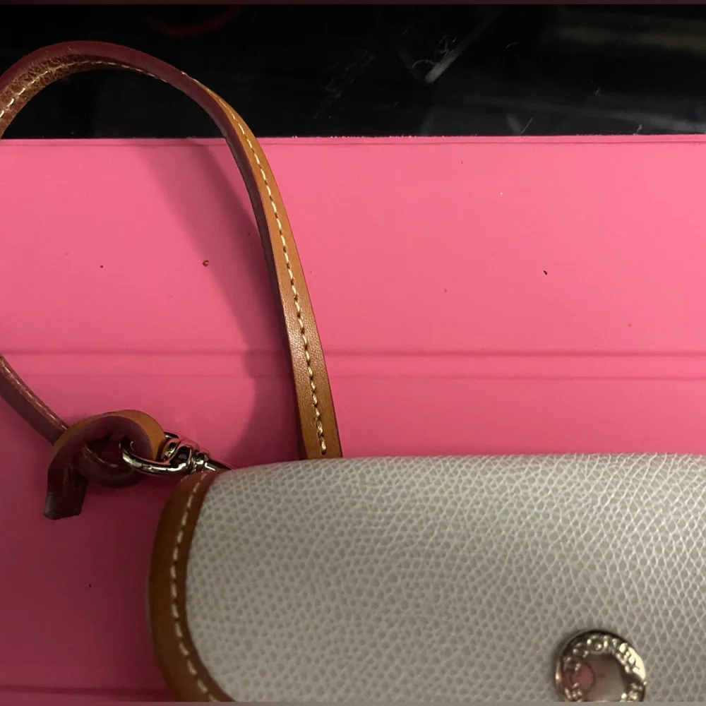 Dooney & Bourke White and Tan Clutch with Gold Accents NEW WITHOUT TAGS. - Picture 9 of 12